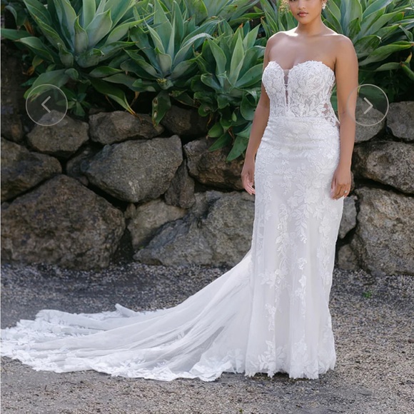 ALLURE A1212 Wedding dress NWT never been altered includes veil - Picture 10 of 14